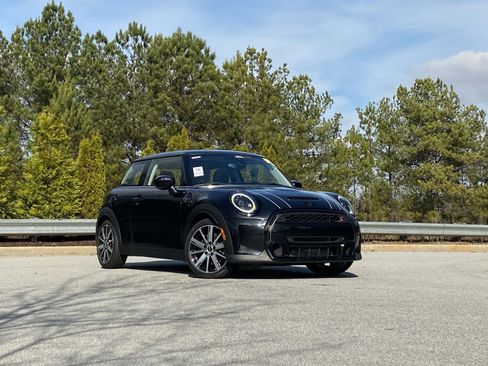 Used 2023 MINI Cooper S image 2