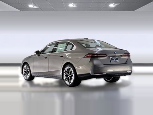 New 2026 BMW 530i w/ Premium Package RWD image 3