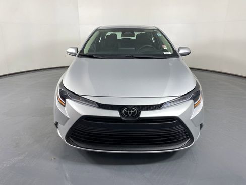 Used 2024 Toyota Corolla LE image 2