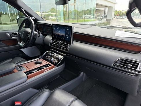 Certified 2023 Lincoln Navigator Reserve AWD/4WD image 21