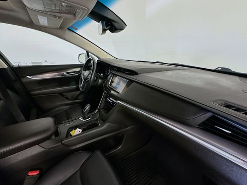 Used 2018 Cadillac XT5 Premium Luxury FWD image 30