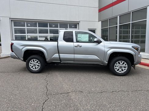 Used 2026 Toyota Tacoma SR5 RWD image 11