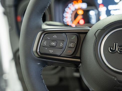 Used 2025 Jeep Wrangler Rubicon w/ Safety Group image 37