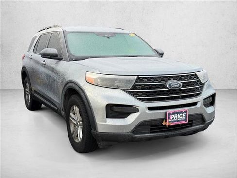 Used 2020 Ford Explorer XLT image 3