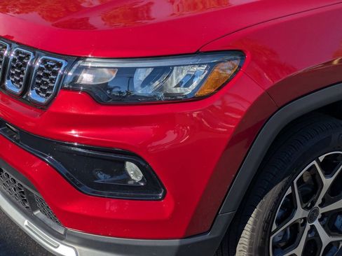 Used 2025 Jeep Compass Limited image 11