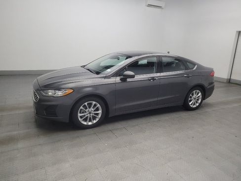 Used 2019 Ford Fusion SE FWD image 2