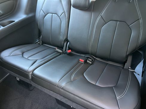 New 2026 Chrysler Pacifica Select image 15