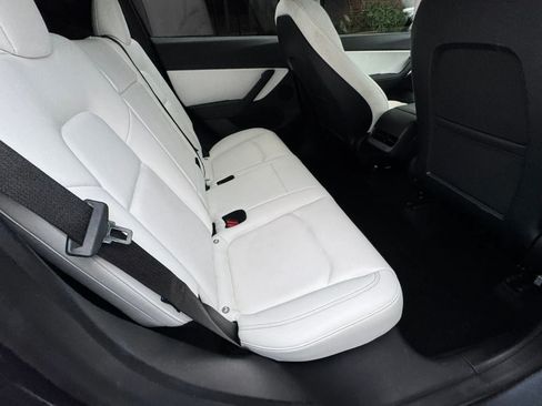 Used 2024 Tesla Model Y Long Range AWD/4WD image 13