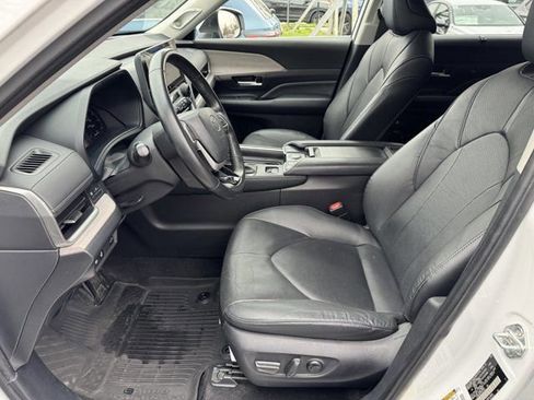 Used 2024 Toyota Grand Highlander Limited image 27