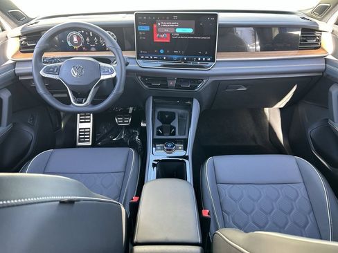 New 2026 Volkswagen Tiguan SEL R-Line AWD/4WD image 11