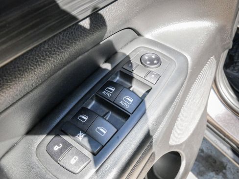 Used 2021 Jeep Grand Cherokee Laredo image 15