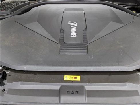 Used 2024 BMW i5 eDrive40i w/ Premium Package image 18