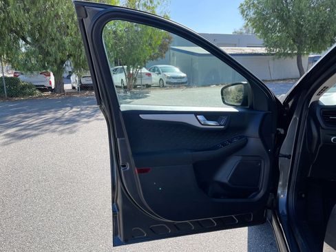 Used 2020 Ford Escape SE FWD image 17