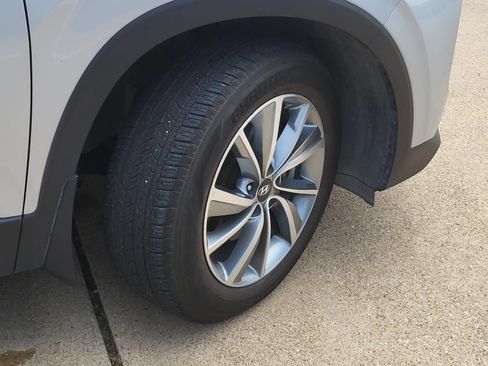 Used 2019 Hyundai Santa Fe SEL FWD image 5