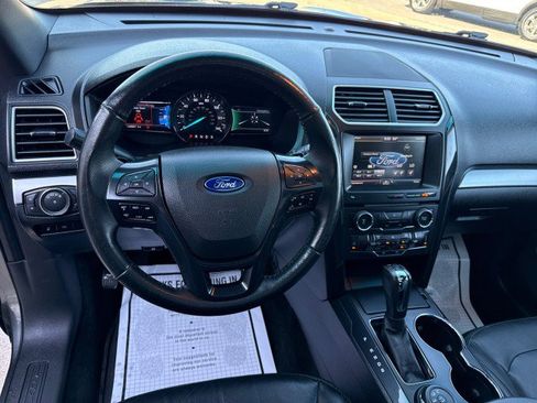 Used 2016 Ford Explorer XLT w/ Equipment Group 202A AWD/4WD image 19