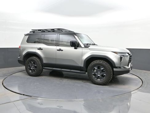 Used 2024 Lexus GX 550 AWD/4WD image 17