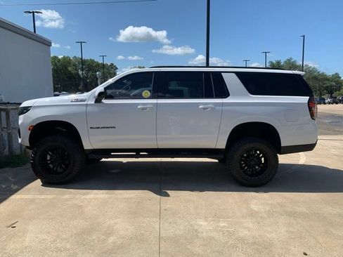 Used 2022 Chevrolet Suburban Z71 AWD/4WD image 1
