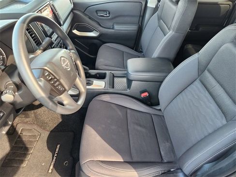 Used 2024 Nissan Frontier SV image 14