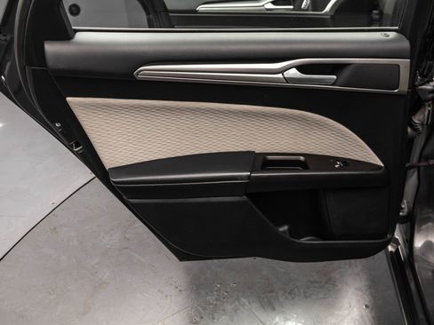 Used 2019 Ford Fusion SE w/ Equipment Group 151A FWD image 33
