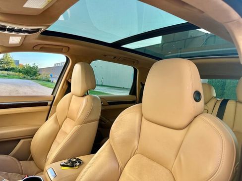 Used 2014 Porsche Cayenne GTS AWD/4WD image 16