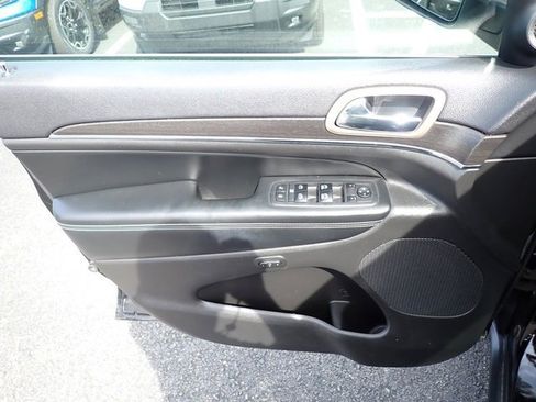 Used 2017 Jeep Grand Cherokee Limited image 20