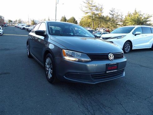 Used 2014 Volkswagen Jetta S image 2