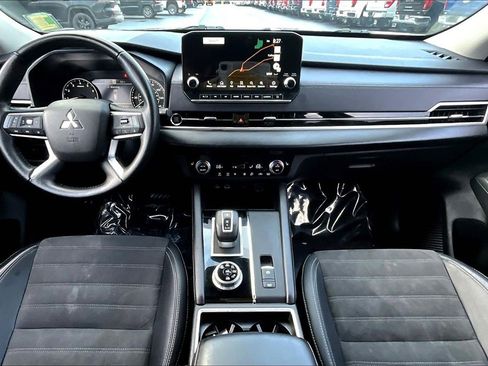 Used 2024 Mitsubishi Outlander SE Black Edition image 16