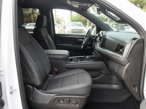 Used 2025 Chevrolet Suburban LS image 39