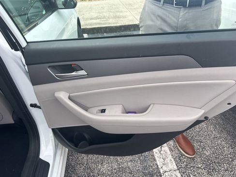 Used 2019 Hyundai Sonata SEL w/ Tech Package 02 FWD image 9