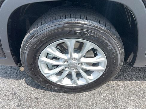 Used 2022 Jeep Cherokee Latitude Lux AWD/4WD image 9