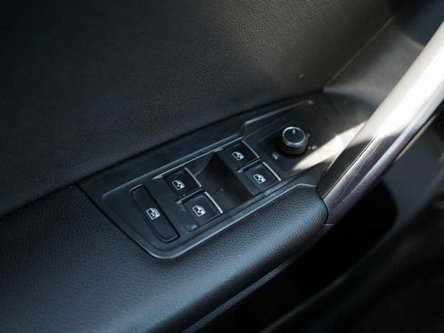 Used 2021 Volkswagen Tiguan SE FWD image 27