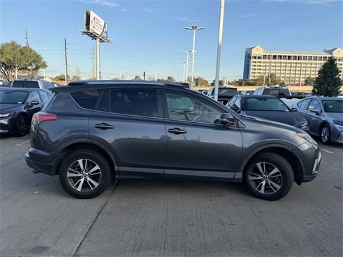 Used 2017 Toyota RAV4 XLE image 4