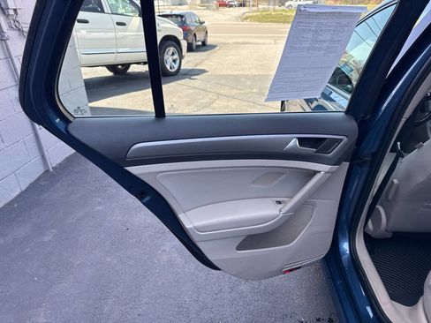 Used 2016 Volkswagen Golf S FWD image 17