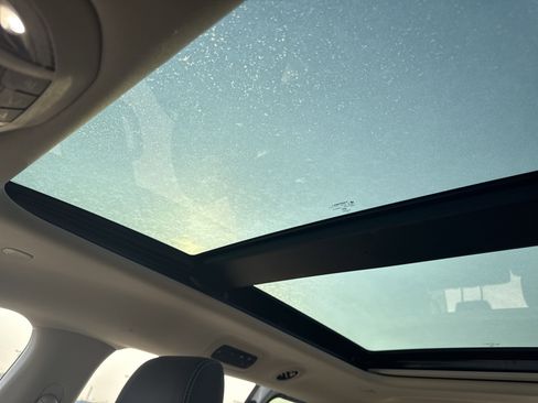 Used 2024 Chrysler Pacifica Limited w/ Uconnect Theater Family Group image 23