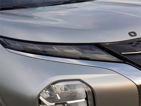 Used 2024 Mitsubishi Outlander FWD image 9