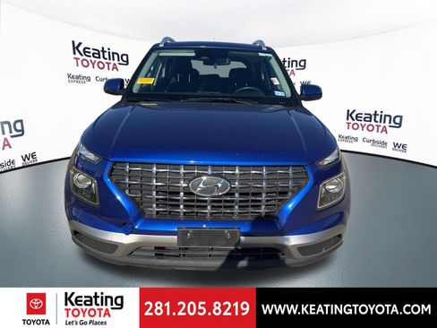 Used 2023 Hyundai Venue SEL image 2