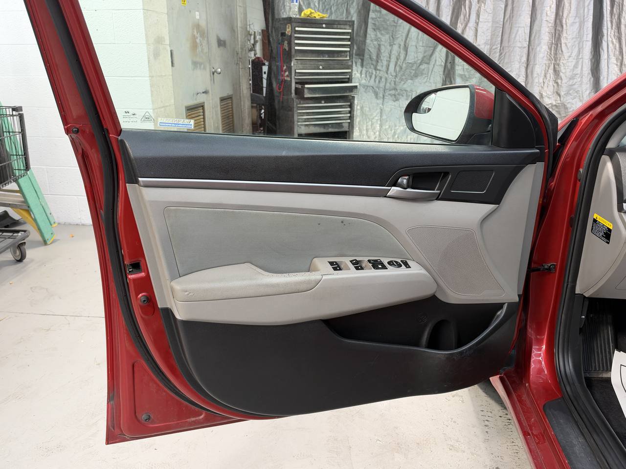 Used 2017 Hyundai Elantra SE FWD image 16