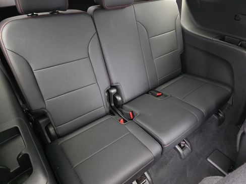 Used 2024 Chevrolet Traverse RS FWD image 29