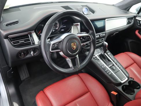 Used 2020 Porsche Macan Turbo image 9