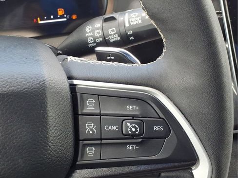 Used 2023 Jeep Grand Cherokee Altitude AWD/4WD image 25