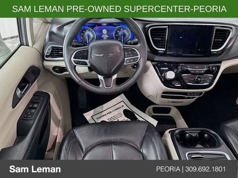 Used 2022 Chrysler Pacifica Touring-L image 21