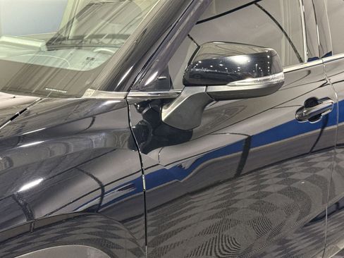 Used 2020 Toyota Highlander LE image 39