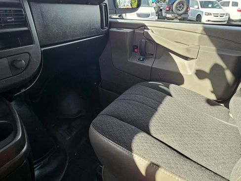 Used 2024 GMC Savana 2500 w/ Driver Convenience Package image 11