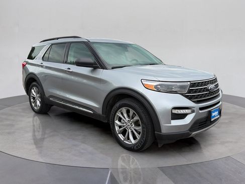 Used 2023 Ford Explorer XLT w/ Equipment Group 202A AWD/4WD image 9