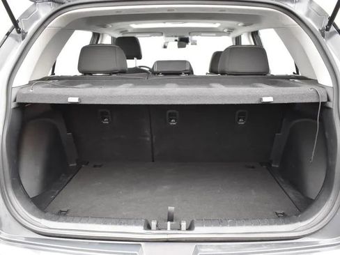 Used 2025 Hyundai Venue SEL image 16