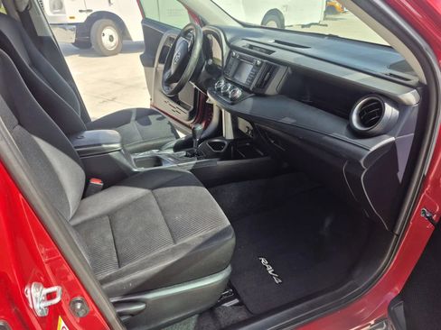 Used 2017 Toyota RAV4 LE FWD image 16