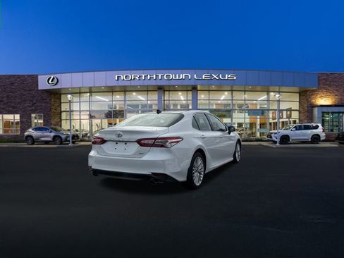 Used 2020 Toyota Camry XLE image 22