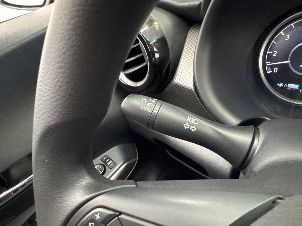 Used 2018 Nissan Kicks SV w/ Exterior Package FWD image 20