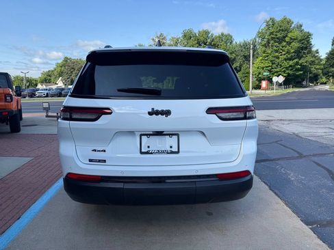 Used 2023 Jeep Grand Cherokee L Laredo AWD/4WD image 8
