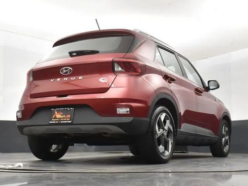 Used 2025 Hyundai Venue SEL FWD image 13